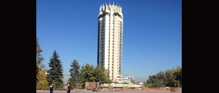 Das Hotel Kasachstan kennt jeder in Almaty. (Quelle: Ruti)