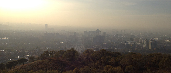 Eine Sehenswürdigkeit in Almaty, die man nicht suchen muss: der Smog. (Quelle: Ruti)
