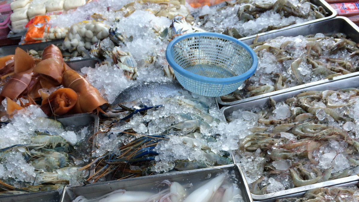 Frischer Fisch auf einem Markt in Sikhiu, Thailand (Quelle: ruti)