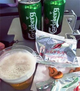Lecker Bierchen im Flugzeug (Foto: Ruti)