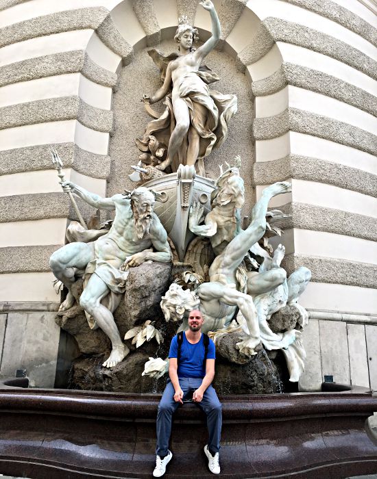 Der Brunnen "Macht zur See" am Michaeler Platz in Wien ist ein sehr beliebtes Fotomotiv. (Foto: Ruti)