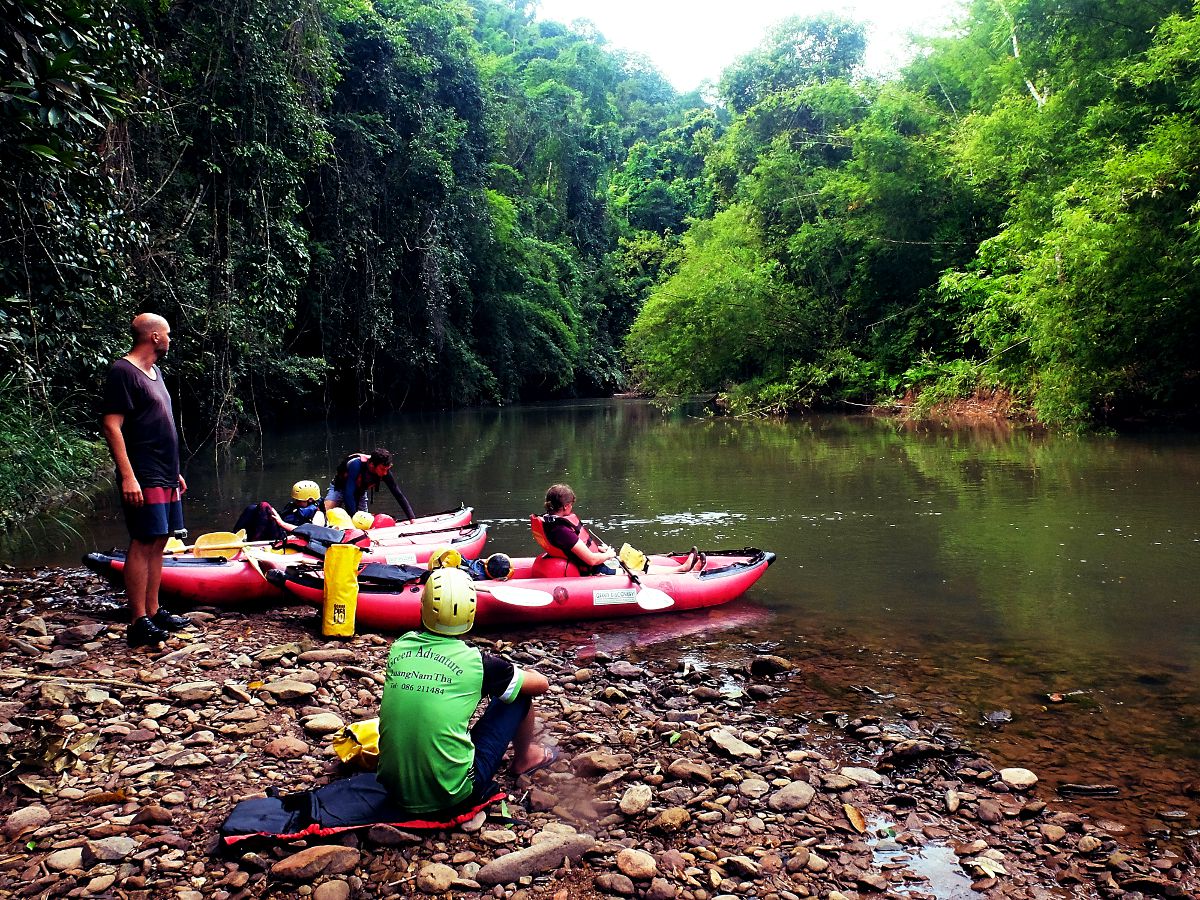 Kayaken durch den Dschungel in Nordlaos. (Foto: Ruti)