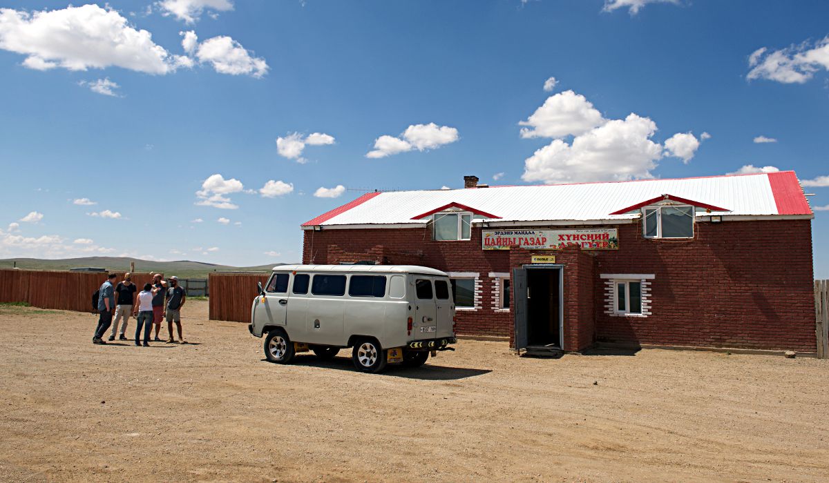 Unsere 8-Tage-Tour durch die Mongolei beginnt mit einem Mittagessen an dieser "Raststätte". (Foto: http://m.blog.naver.com/wrinklecat)