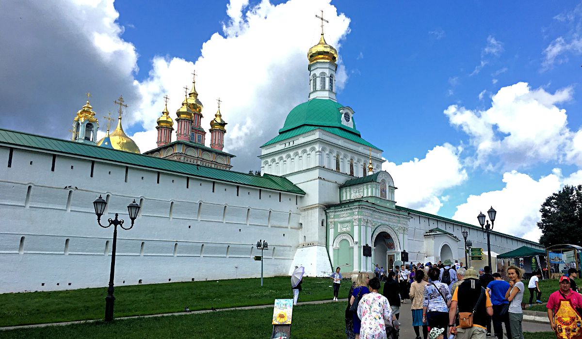 Das Eingangstor zum Dreifaltigkeitskloster in Sergijew Possad. (Foto: Ruti)