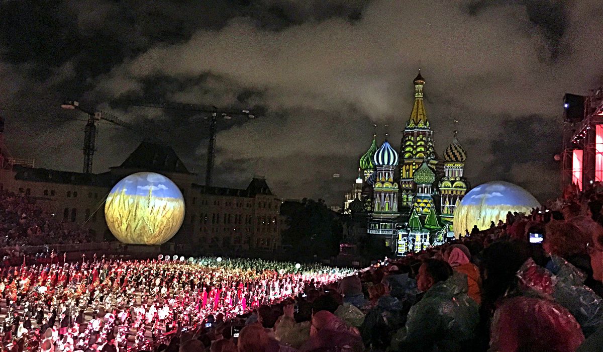 Jedes Jahr werden Militärmusikkapellen aus aller Welt auf den Roten Platz eingeladen, um eine große Sause zu feiern. (Foto: Ruti)