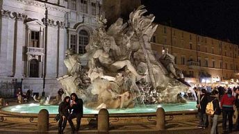 Fontana dei Quattro Fiumi auf der Piazza Navona. Vier Statuen symbolisieren die vier großen Flüsse der vier damals bekannten Kontinente - ein krasses Teil. (Foto: ruti)