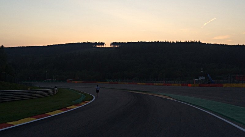Sonnenuntergang über dem Circuit de Spa-Francorchamps (Foto: ruti)