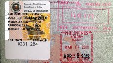 Mein Visum (re. unten) und meine Verlängerung (li.) für die Philippinen (Foto: Ruti)