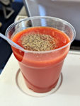 Tomatensaft ist der Klassiker unter den Flugzeug-Drinks - hier aus dem Hause Lufthansa. (Foto: Ruti)