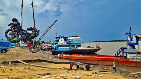 Meine Luzy startet in das Unternehmen Amazonas-Frachtschiff. (Foto: Ruti)